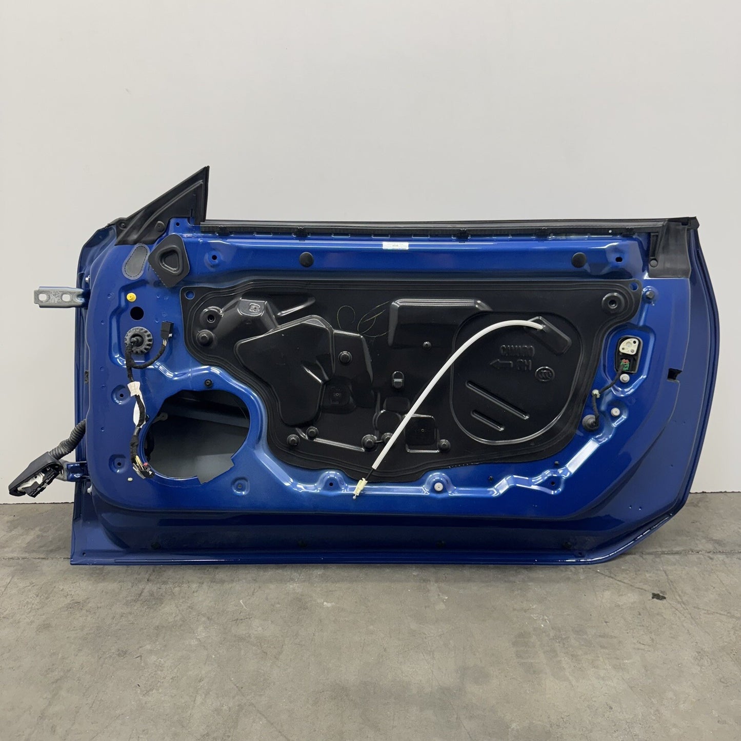 16-24 CHEVROLET CAMARO ZL1 SS COUPE PASSENGER RIGHT DOOR COMPLETE WITH GLASS OEM