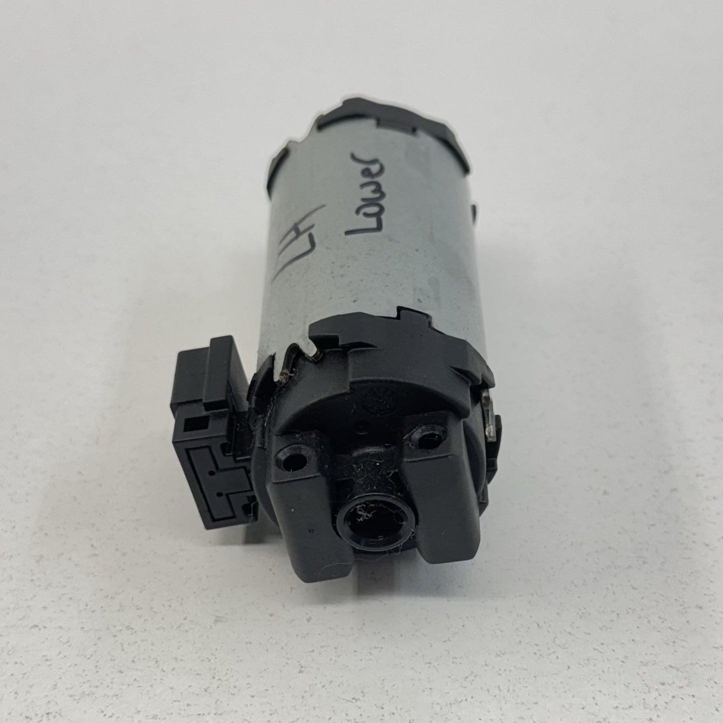 17-24 Maserati Ghibli Left Front Lower Seat Adjustment Adjust Motor 8500290 OEM