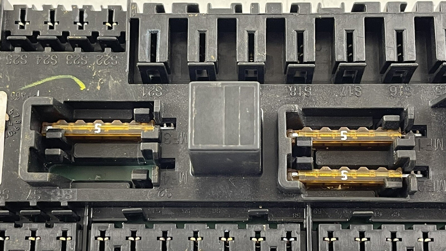 13-16 MERCEDES GL350 X166 RIGHT FRONT SEAT FUSE RELAY BOX MODULE 1665420518 OEM