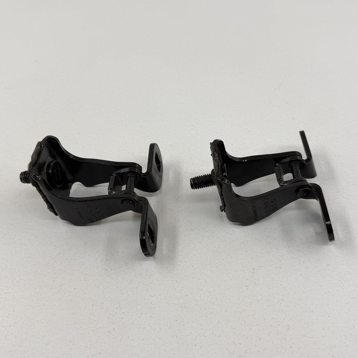 2022-2024 Rivian R1S Rear Upper Tailgate Liftgate Hinge Pair PT00003652 OEM