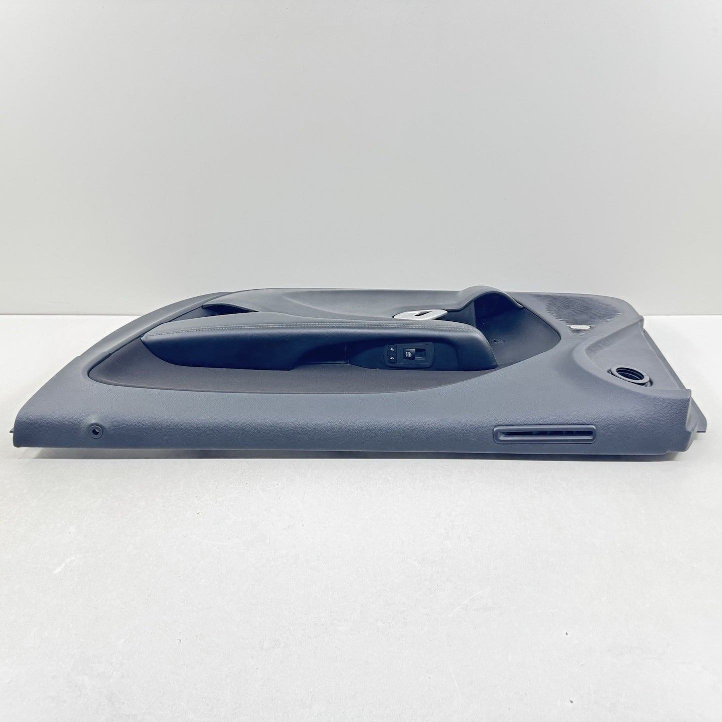 15-23 DODGE CHALLENGER PASSENGER RIGHT INTERIOR DOOR PANEL COVER TRIM OEM