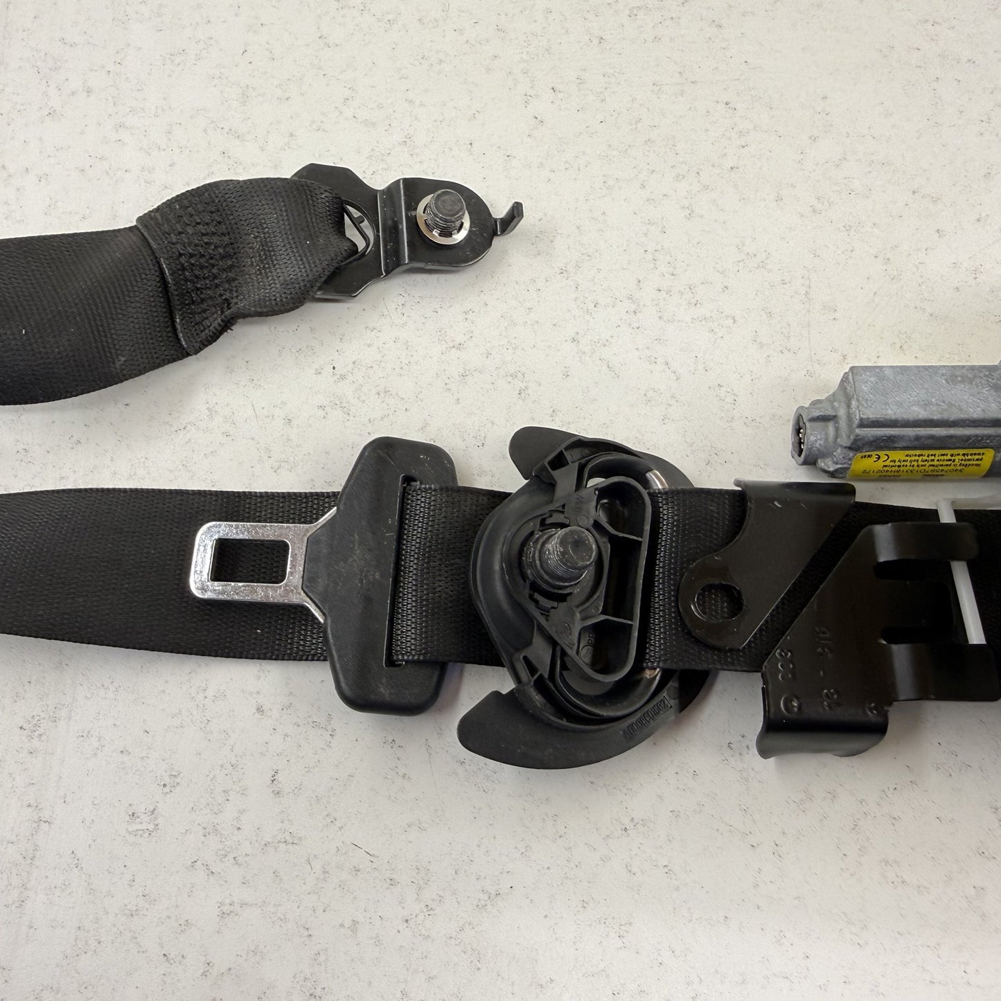 2008-2014 Mercedes C250 W204 Left Front Seatbelt Seat Belt Retractor Black OEM