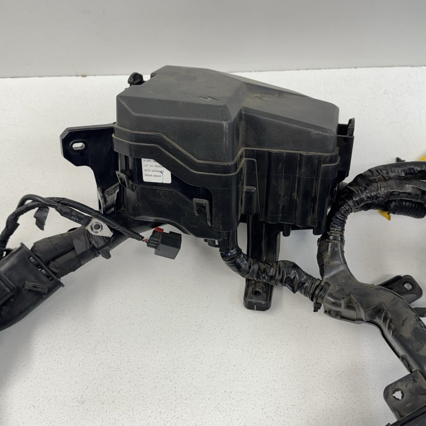 24-26 Hyundai Elantra N 2.0L Automatic Engine Wiring Harness With Fuse Box OEM