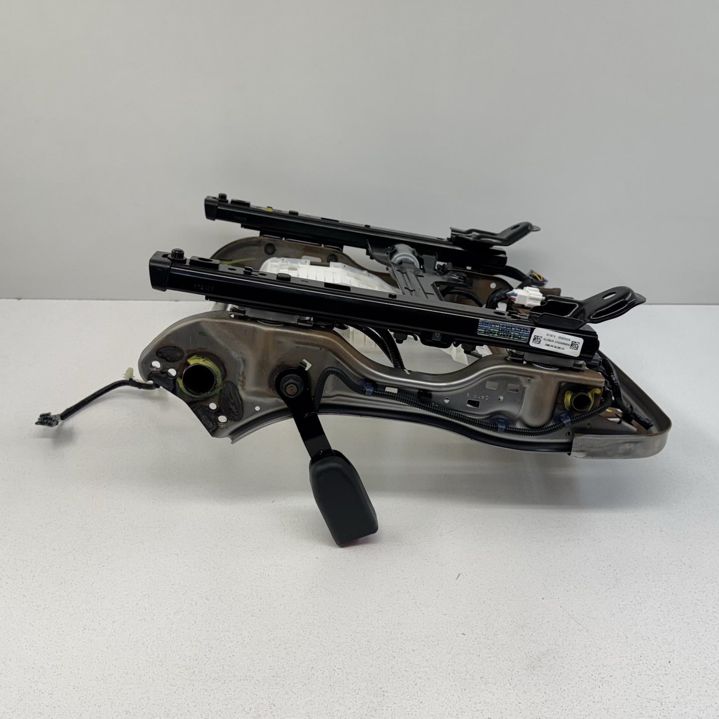 23-25 Honda Pilot Touring Passenger Right Front Lower Seat Track Rail Frame OEM