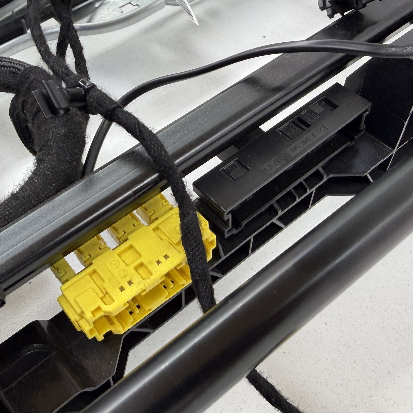 2008-2014 Mercedes-Benz C250 W204 Right Front Lower Seat Track Rail Frame OEM