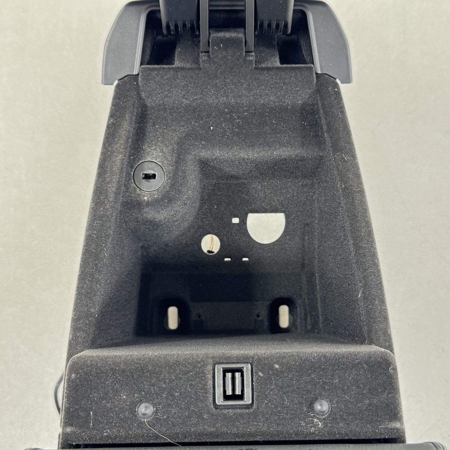 06-10 BMW M6 E63 E64 Center Console Armrest Arm Rest Cover 7072737 OEM