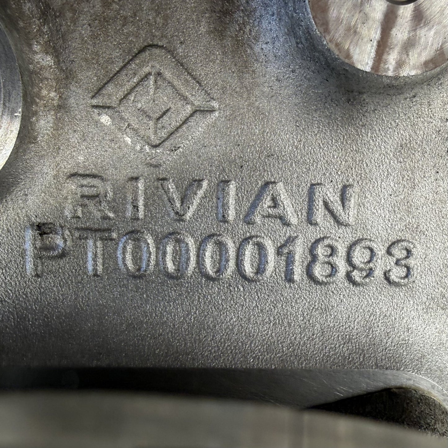 2022-2024 Rivian R1S R1T Right Rear Spindle Knuckle Hub Wheel Bearing OEM