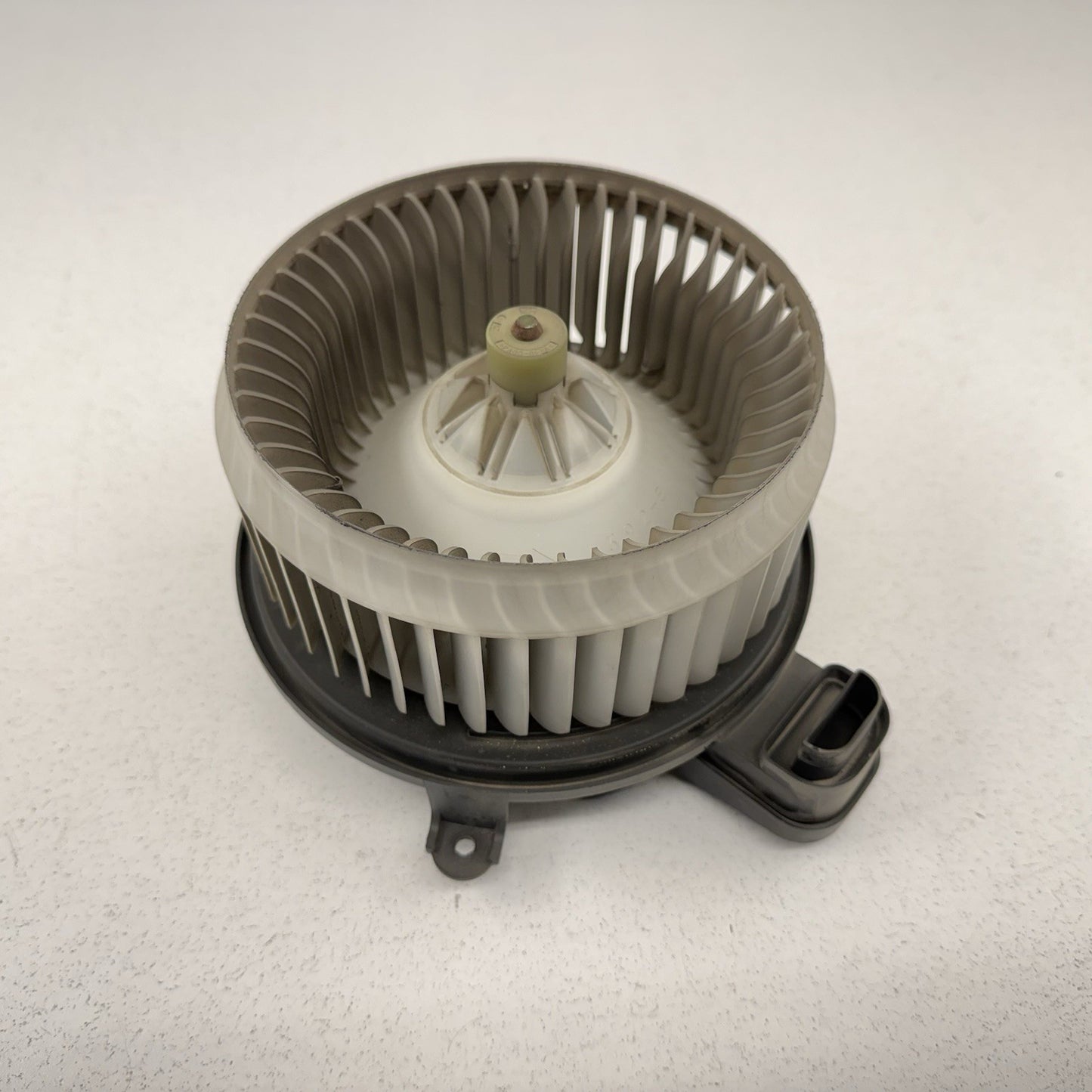 19-24 Ram 2500 3500 HVAC AC Air Temperature Fan Blower Motor Wheel OEM