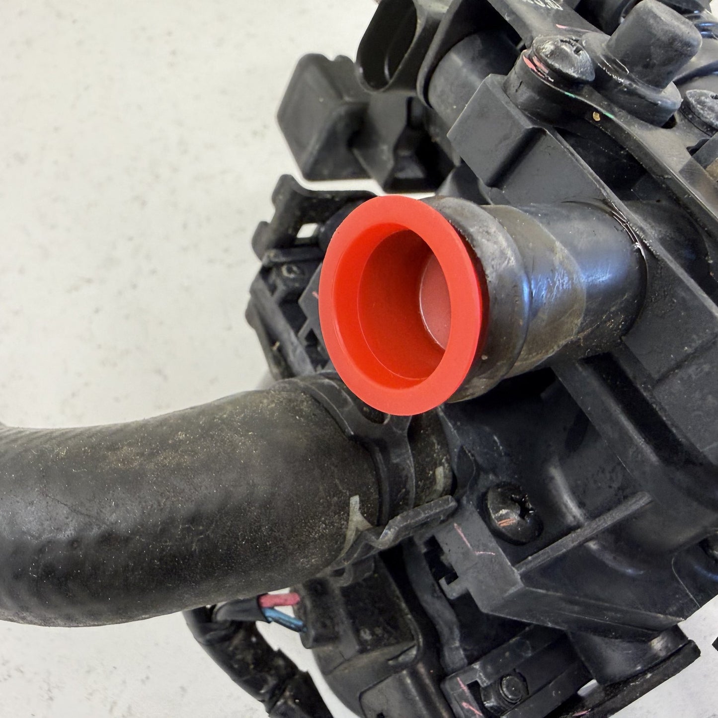 2014-2018 Bentley Flying Spur HVAC Heater Coolant Control Valve 3D1959617D OEM