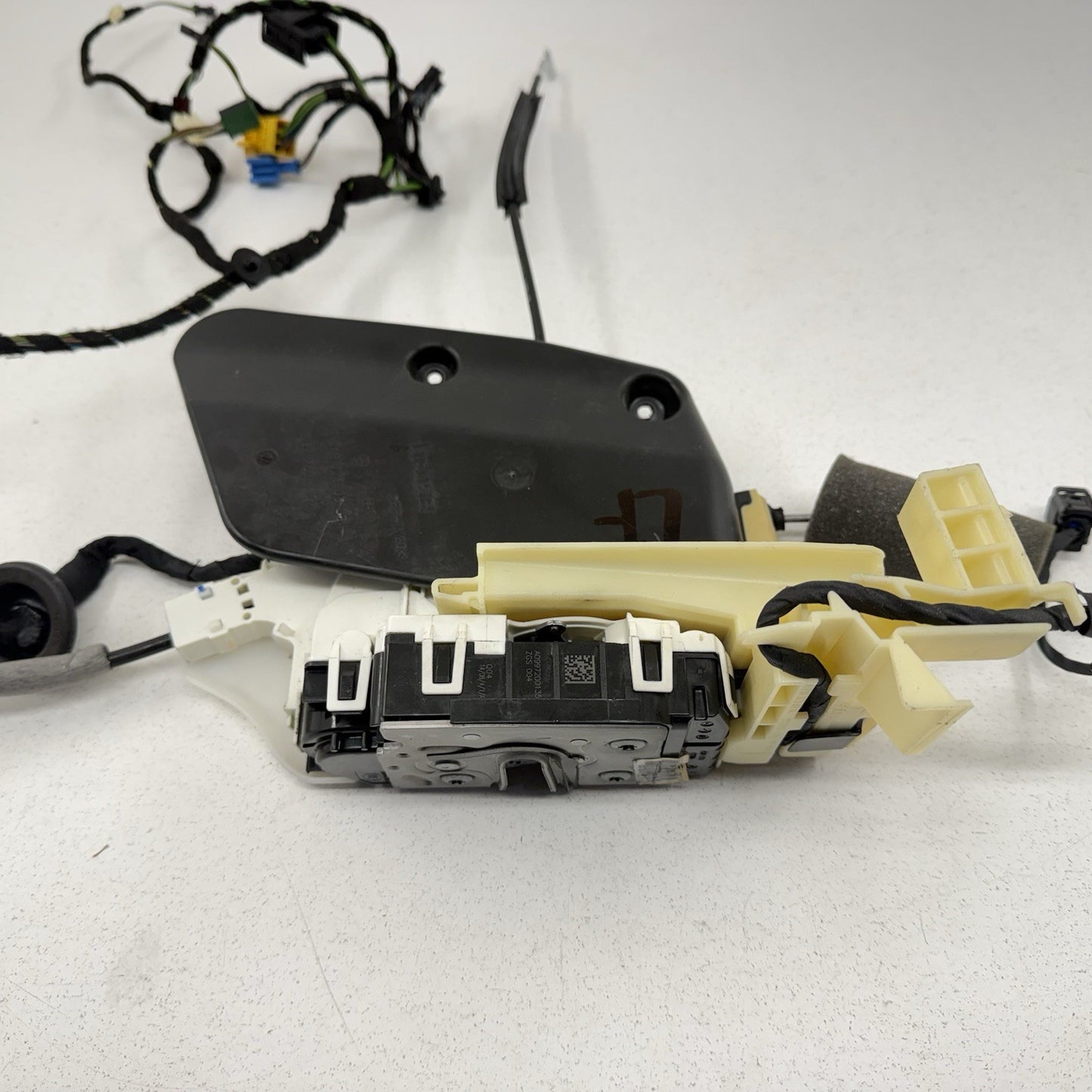 12-18 Mercedes W218 CLS550 Driver Left Front Door Latch Lock Actuator OEM
