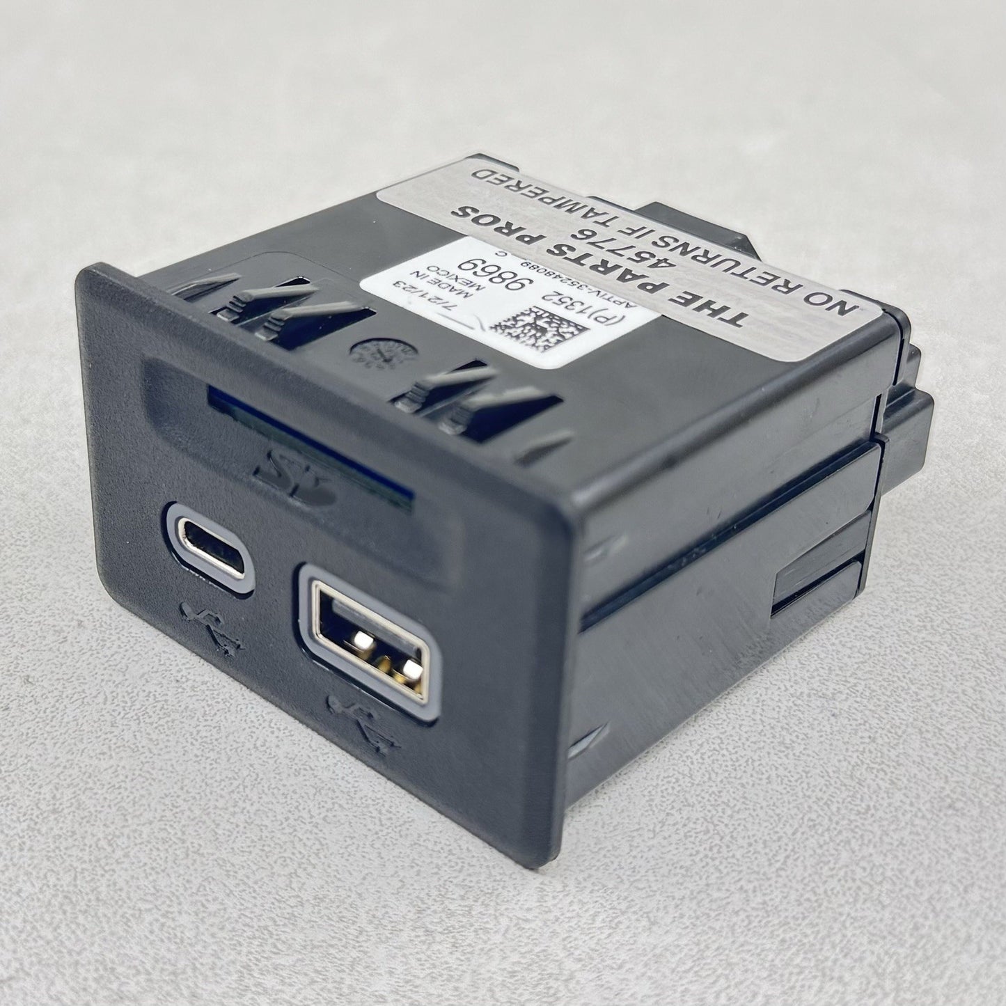 22-24 CADILLAC CT5 V BLACKWING CENTER CONSOLE USB PORT SD CARD SLOT READER OEM
