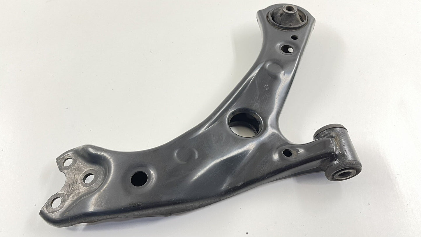 16-21 TOYOTA PRIUS PASSENGER RIGHT FRONT SUSPENSION LOWER CONTROL ARM OEM