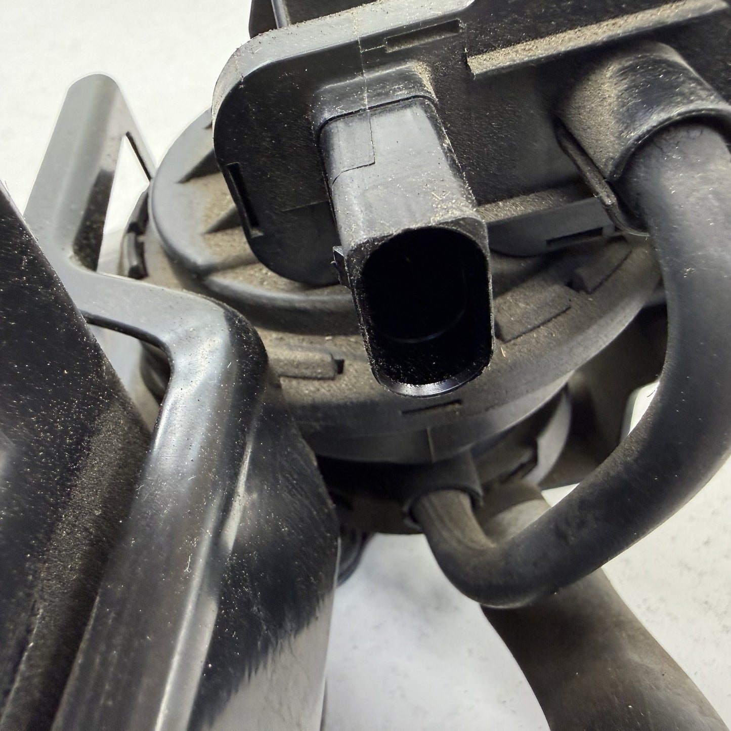 2014-2018 Bentley Flying Spur Fuel Evap Vapor Charcoal Emission Canister OEM