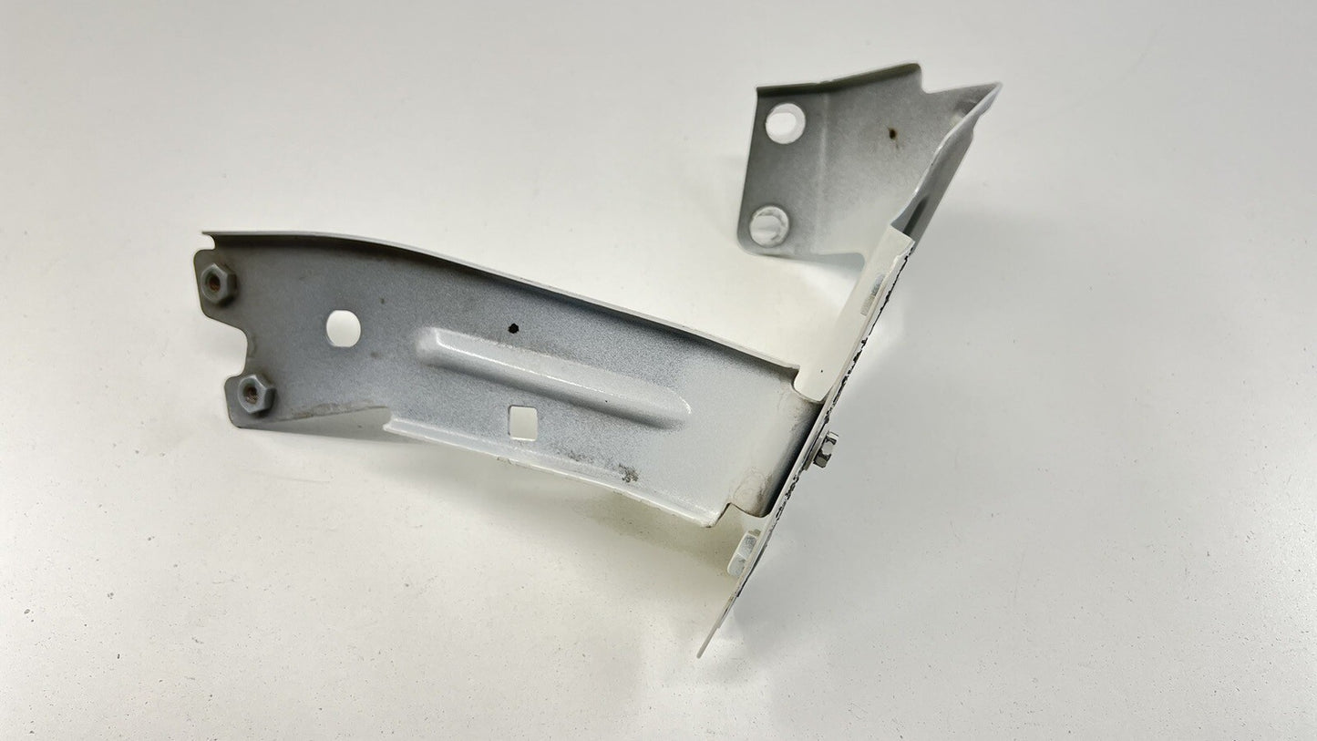 14-23 MASERATI GHIBLI PASSENGER RIGHT FRONT FENDER BRACKET SUPPORT MOUNT OEM