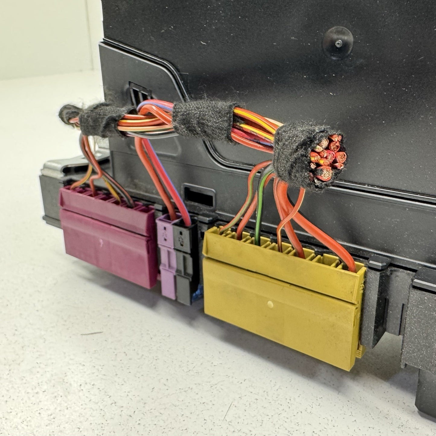 14-16 Mercedes W212 E350 Rear SAM Signal Acquisition Fuse Relay Junction Box OEM