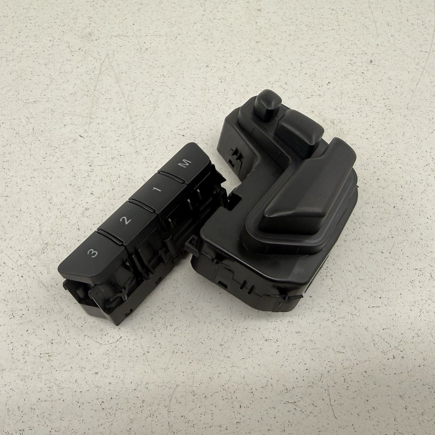 12-18 Mercedes W218 CLS550 Passenger Right Front Seat Control Switch OEM