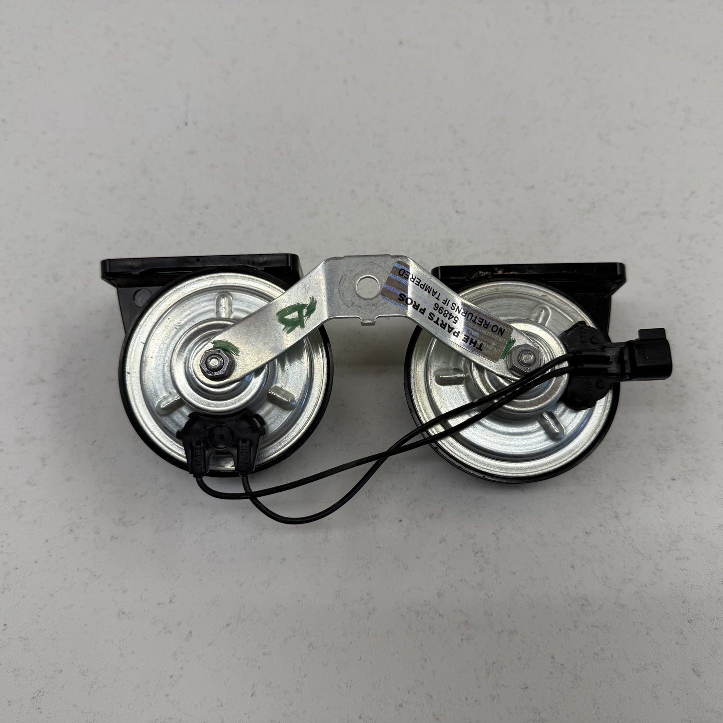 2019-2024 Ram 2500 3500 Low &amp; High Note Tone Horn Signal Pair W/ Bracket OEM