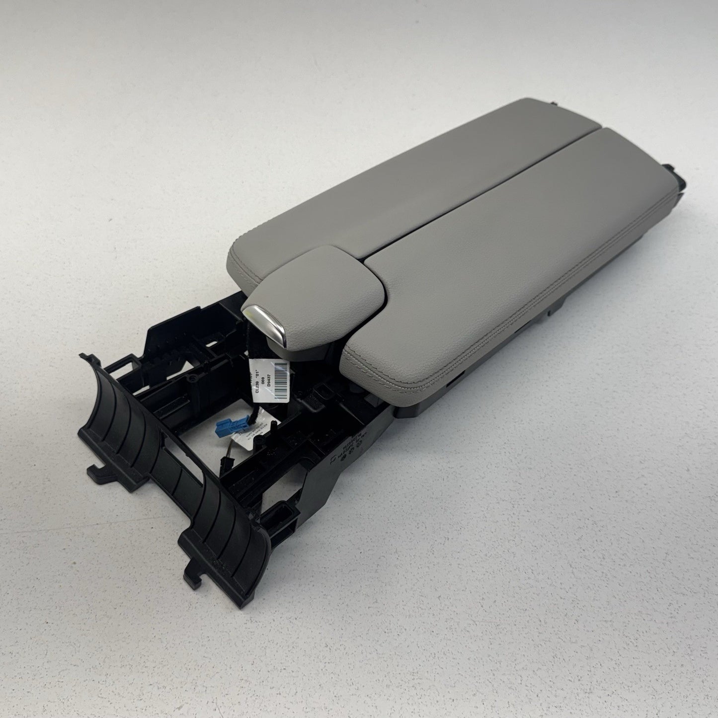 12-18 Mercedes W218 CLS550 Center Console Armrest Arm Rest Cover Lid Gray OEM