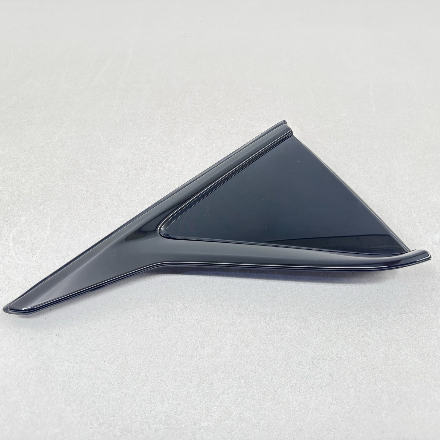 22-25 CADILLAC CT5 V BLACKWING RIGHT REAR QUARTER PANEL WINDOW TRIM OEM
