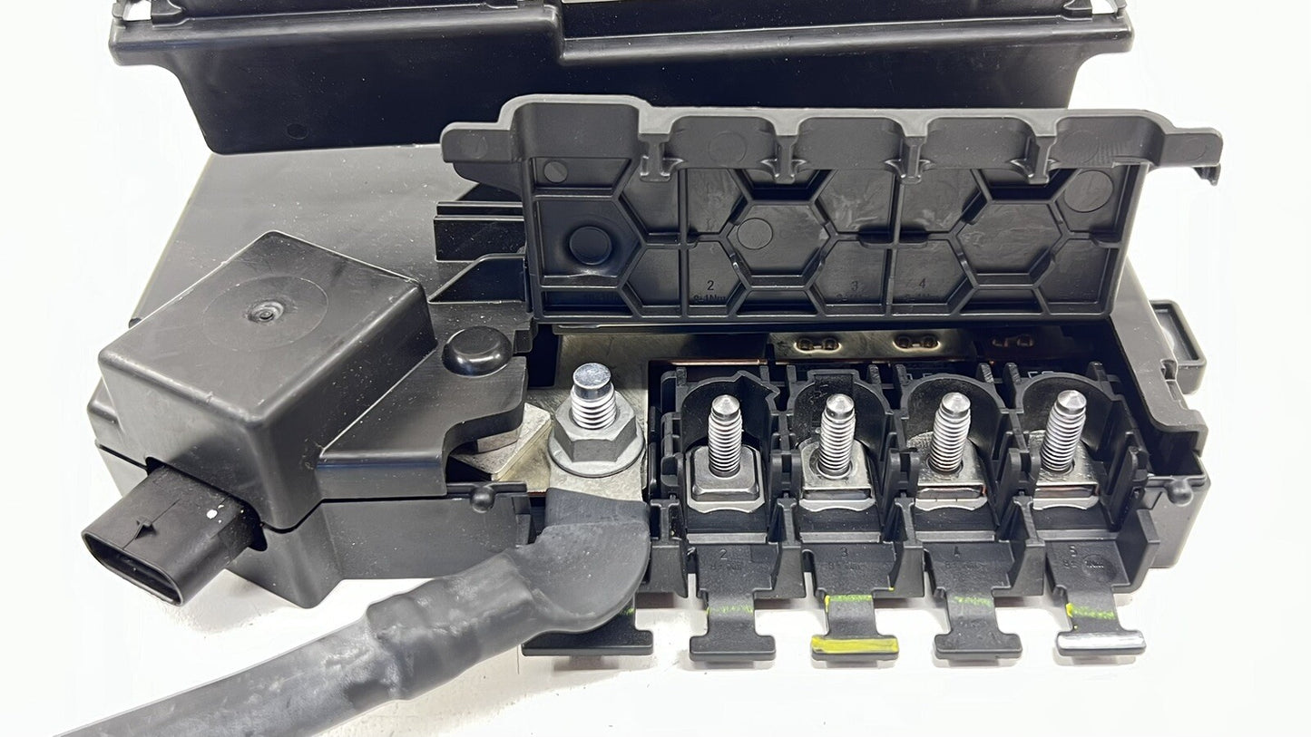 15-18 MERCEDES-BENZ C63S W205 POWER DISTRIBUTION FUSE RELAY JUNCTION BOX OEM