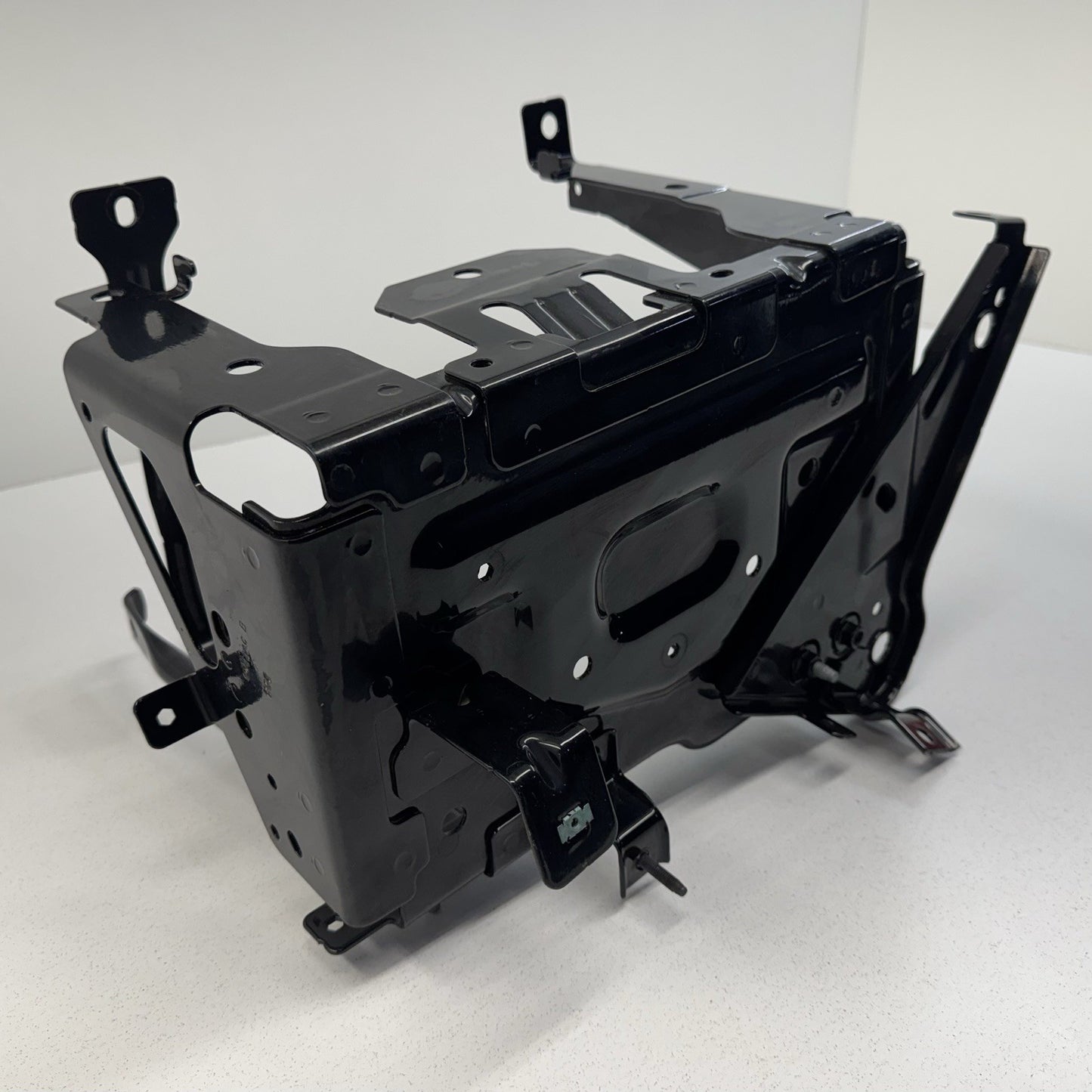 20-25 Silverado Sierra 2500 3500 Passenger Right Battery Tray Mount Bracket OEM