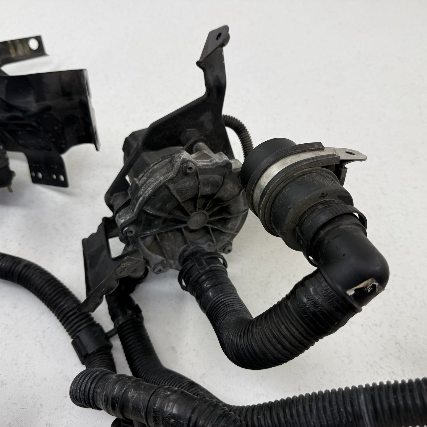 2014-2018 Bentley Flying Spur Secondary Air Injection Smog Pump Assembly Set OEM