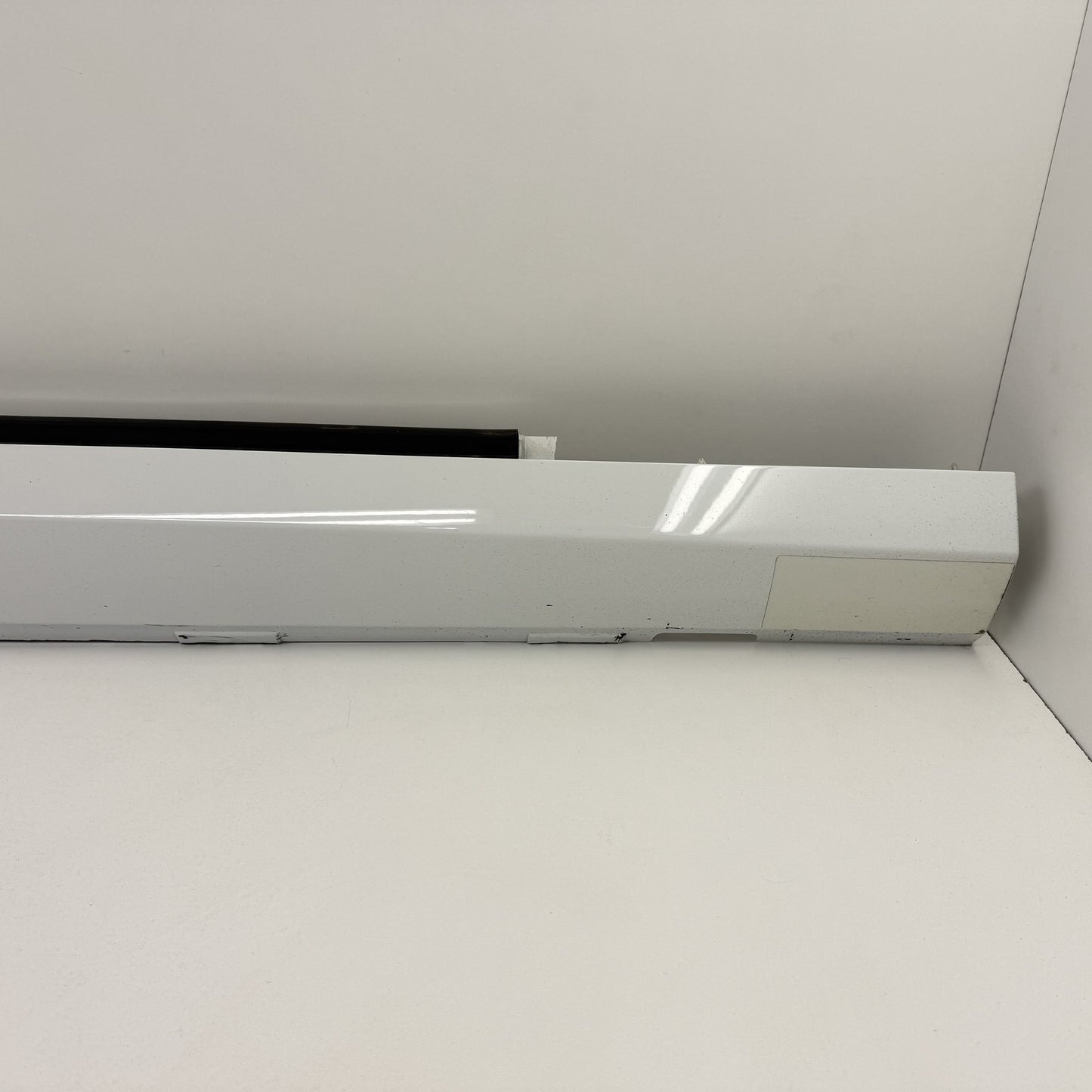 2010-2015 Chevrolet Camaro SS Right Side Skirt Rocker Panel Cover Trim OEM