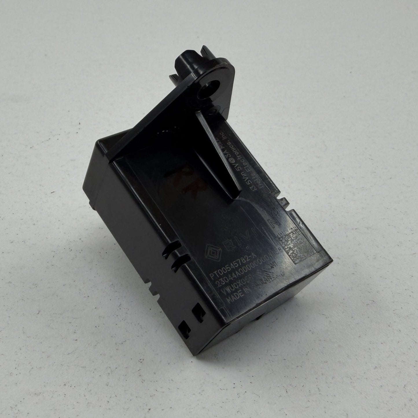 2022-2024 Rivian R1S Rear Quarter USB Charge Port Left Or Right PT00545782-A OEM