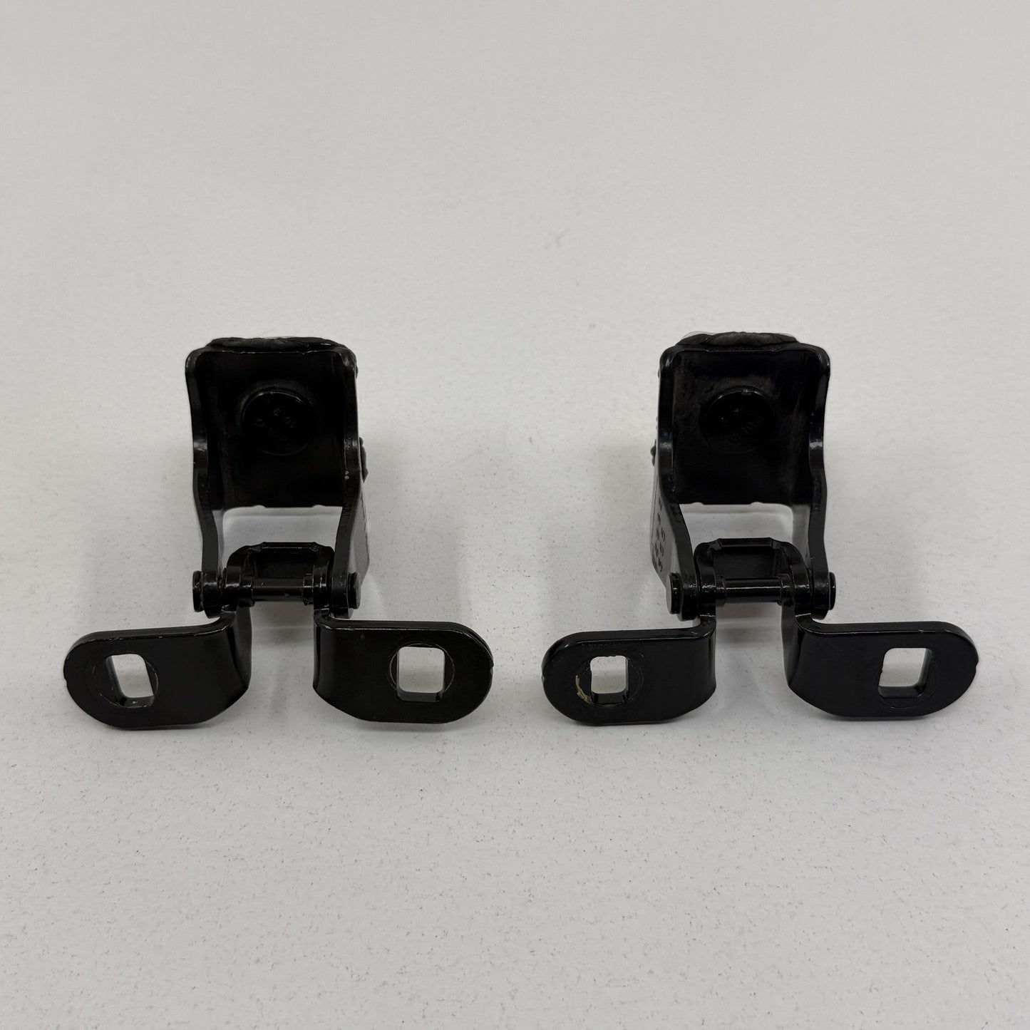 2022-2024 Rivian R1S Rear Upper Tailgate Liftgate Hinge Pair PT00003652 OEM
