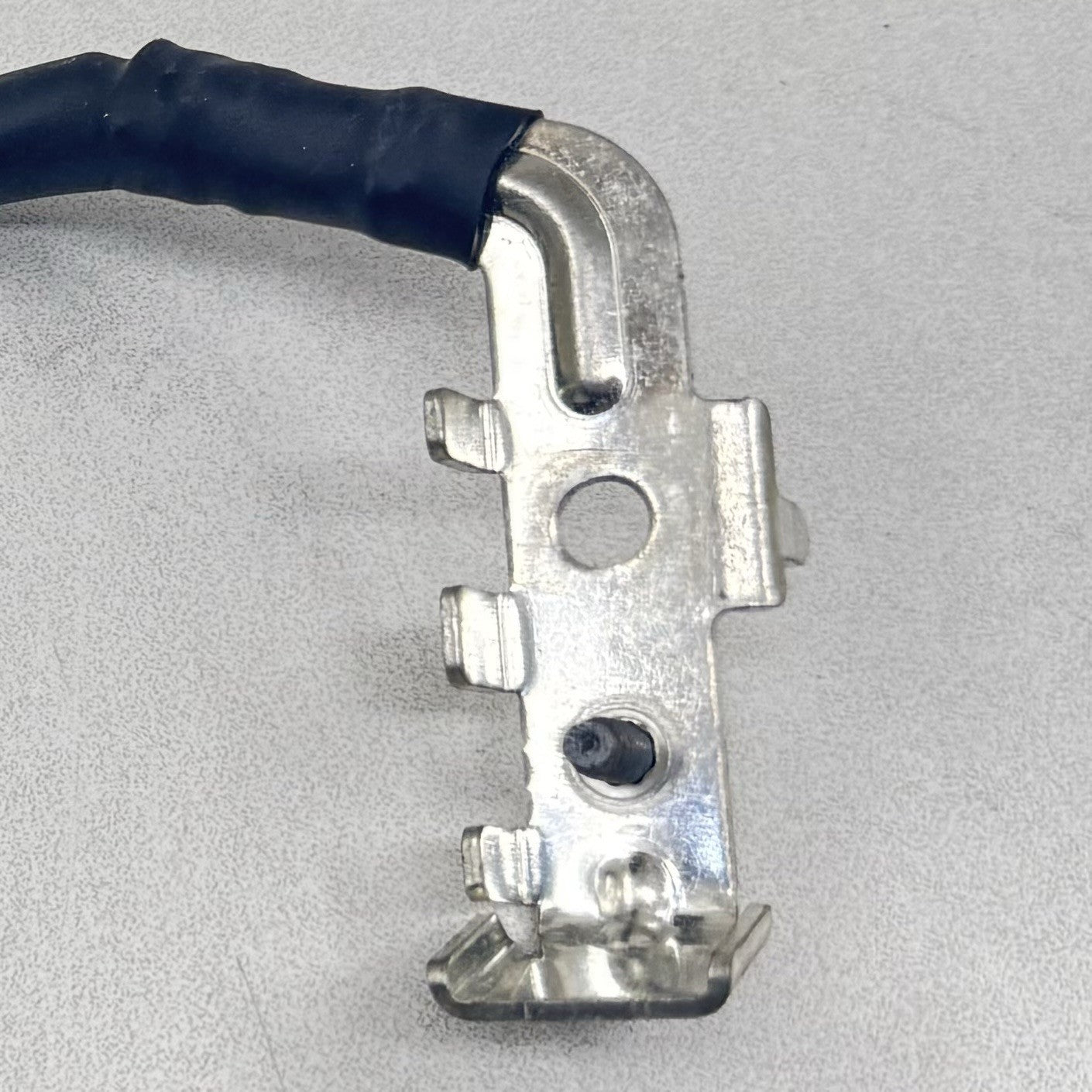 22-25 VOLKSWAGEN GOLF R MK8 NEGATIVE GROUND BATTERY TERMINAL END LINK SENSOR OEM