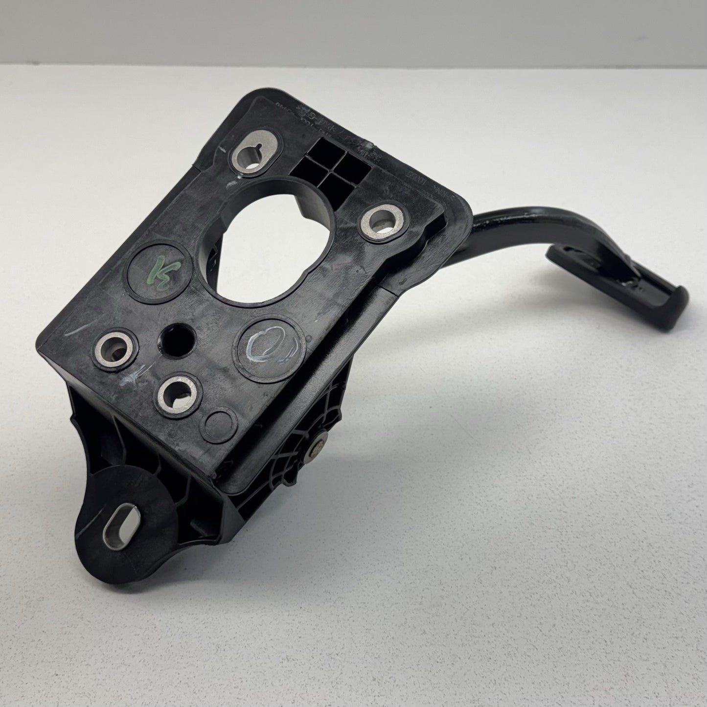 24-26 Silverado Sierra 2500 3500 Brake Pedal Assembly 85711112 OEM