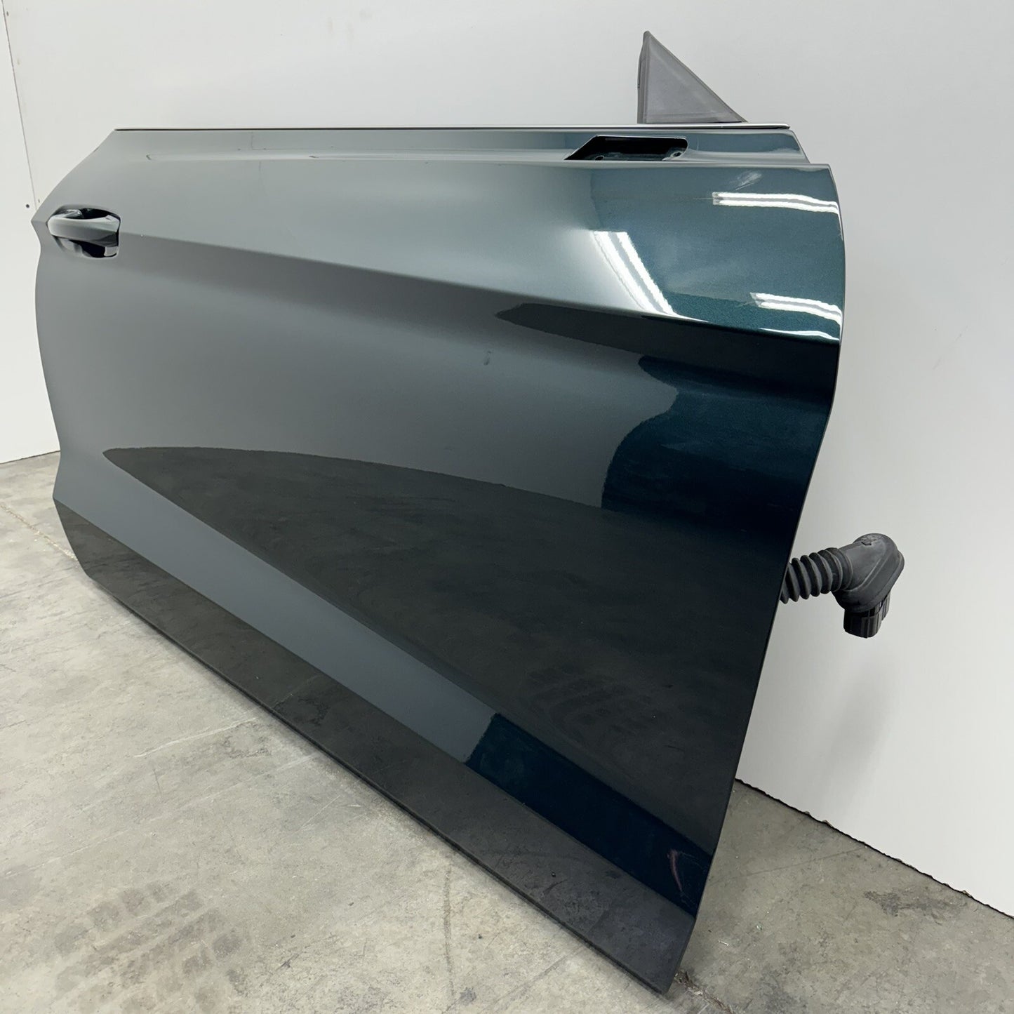 15-23 FORD MUSTANG GT BULLITT COUPE RIGHT DOOR COMPLETE WITH GLASS GREEN OEM