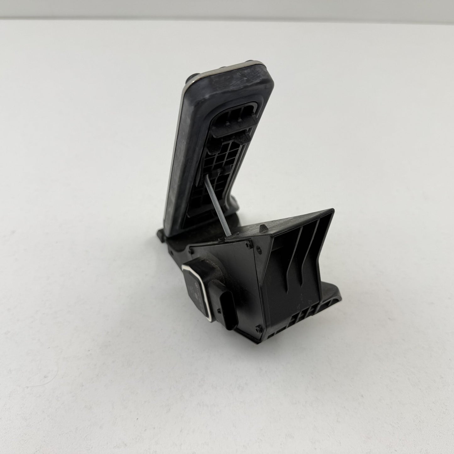 2014-2020 Mercedes-Benz S550 W222 Gas Pedal Throttle Accelerator 2043000200 OEM