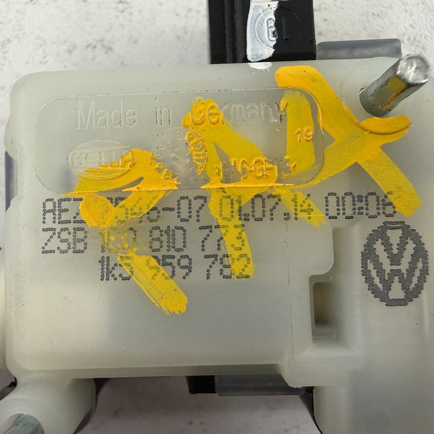 2014-2018 Bentley Flying Spur Gas Cap Fuel Filler Door Release Actuator OEM