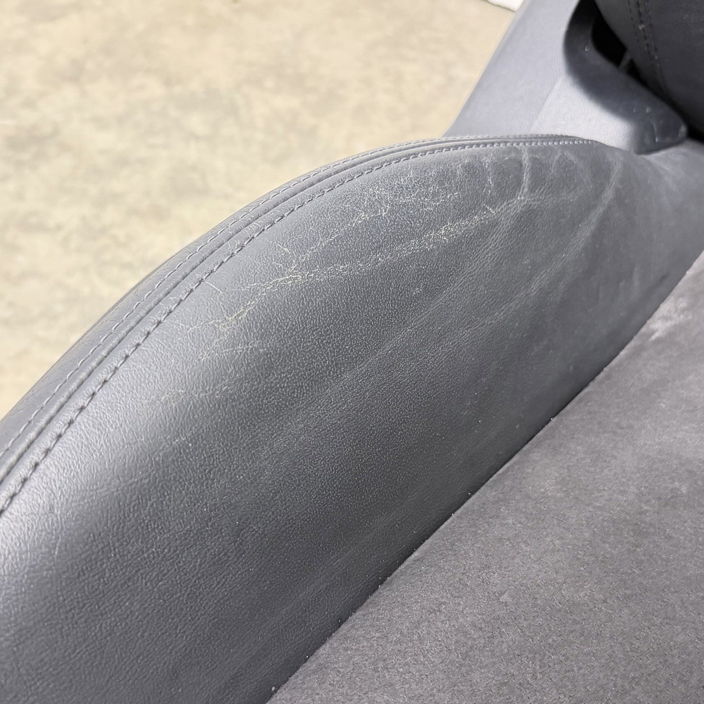 08-15 Audi TT Front Bucket Recaro Power Seat Pair Leather Suede OEM