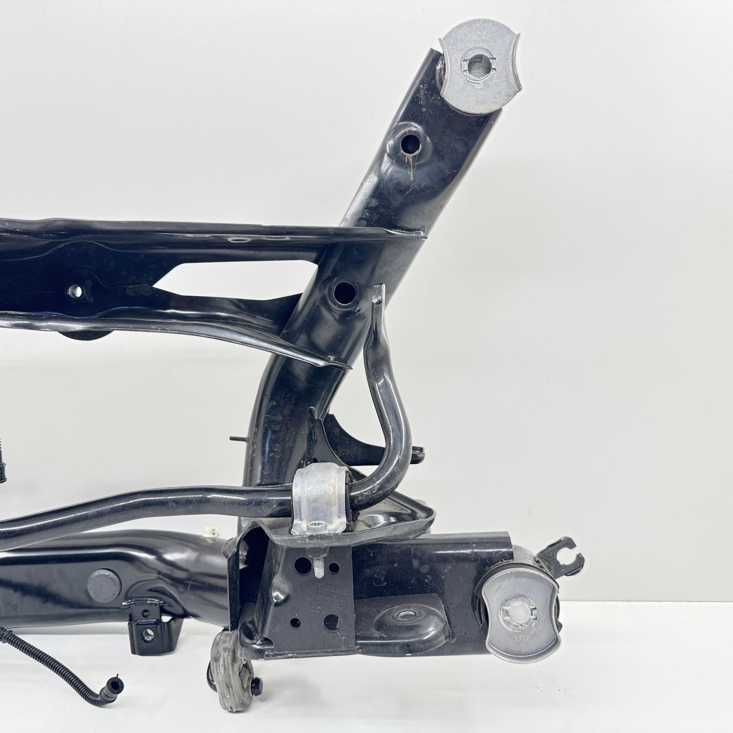 22-25 VOLKSWAGEN GOLF R MK8 REAR SUBFRAME CROSSMEMBER CRADLE WITH SWAY BAR OEM