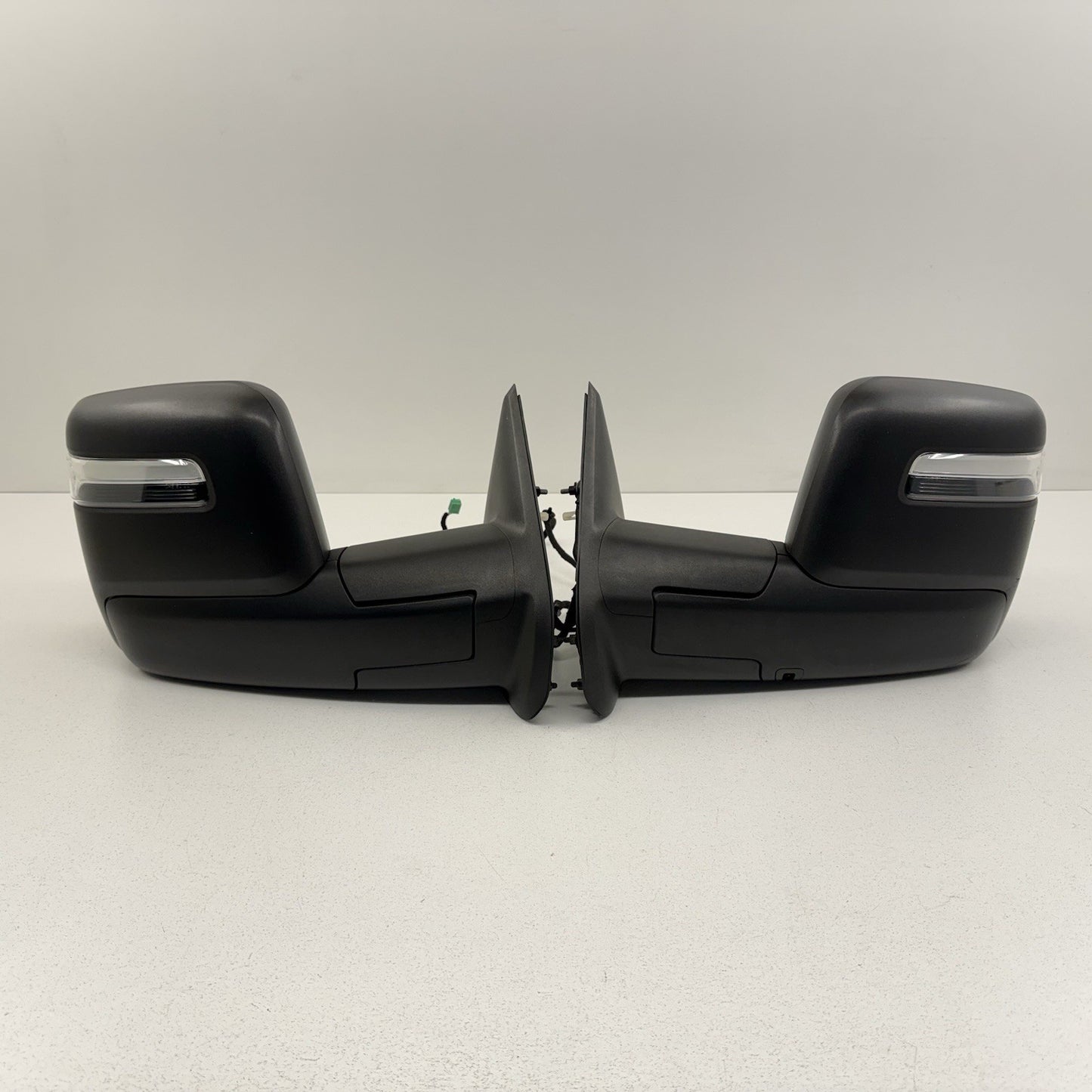 23-24 Ram 2500 3500 4500 5500 Front Door Towing Mirror Pair Left & Right OEM