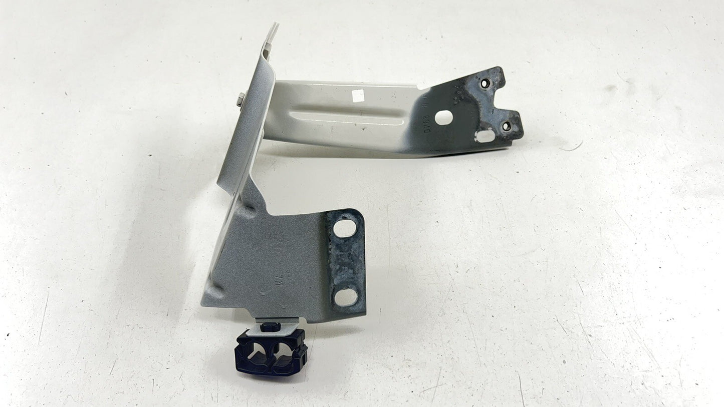 14-23 MASERATI GHIBLI DRIVER LEFT FRONT FENDER BRACKET SUPPORT MOUNT OEM