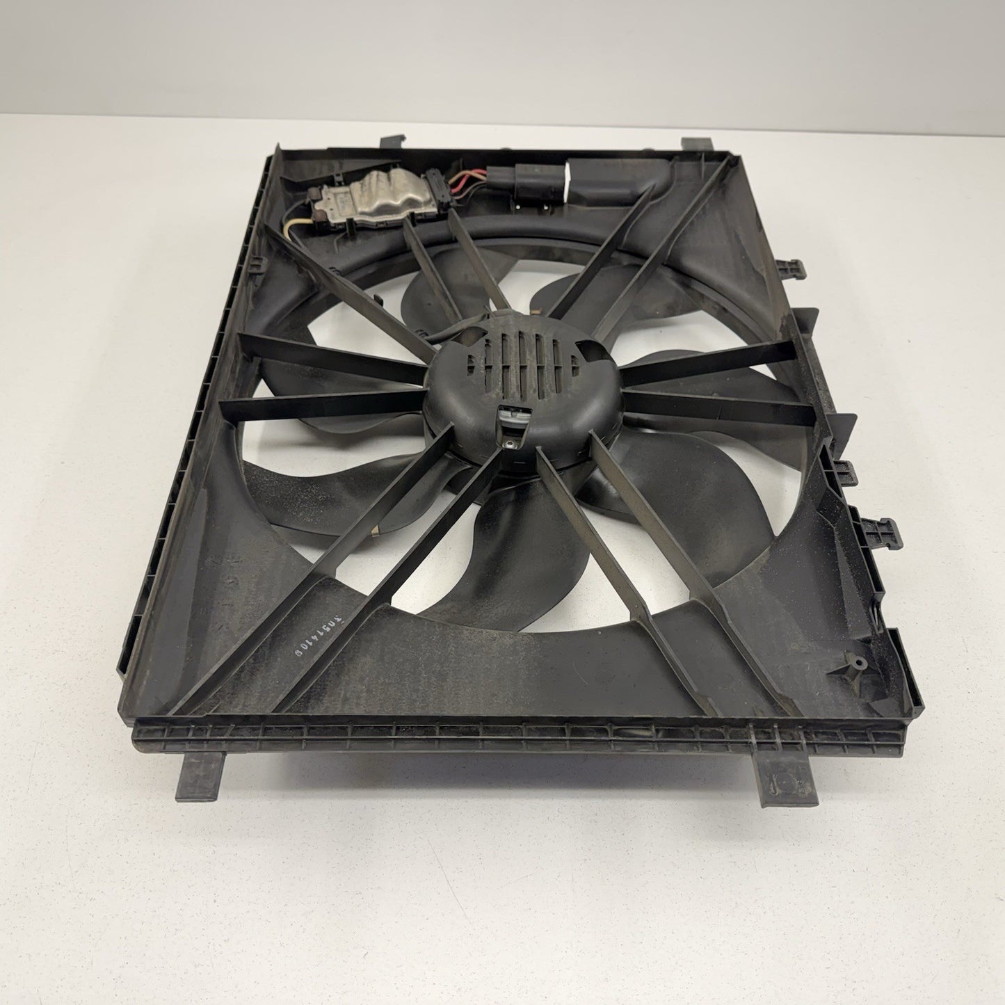 10-16 Mercedes W212 E350 Engine Radiator Cooling Fan Motor Shroud Assembly OEM