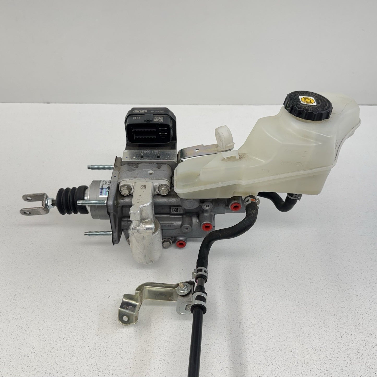 17-20 Toyota Prius Prime Brake Booster With Master Cylinder 47210-47D30 OEM