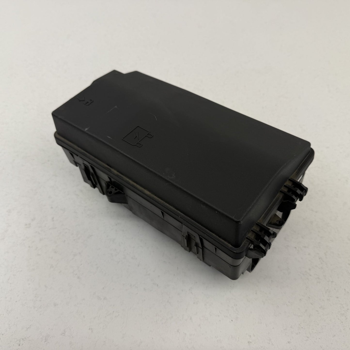 2012-2015 Chevrolet Camaro SS Engine Bay Fuse Relay Junction Box 22760635 OEM