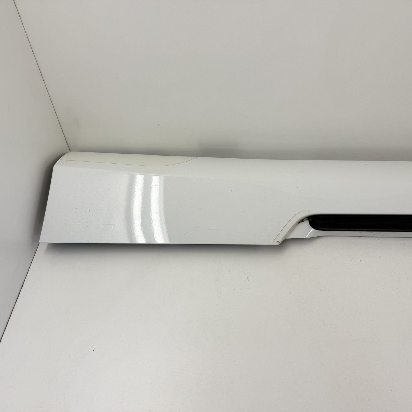 2010-2015 Chevrolet Camaro SS Driver Left Side Skirt Rocker Panel Cover Trim OEM