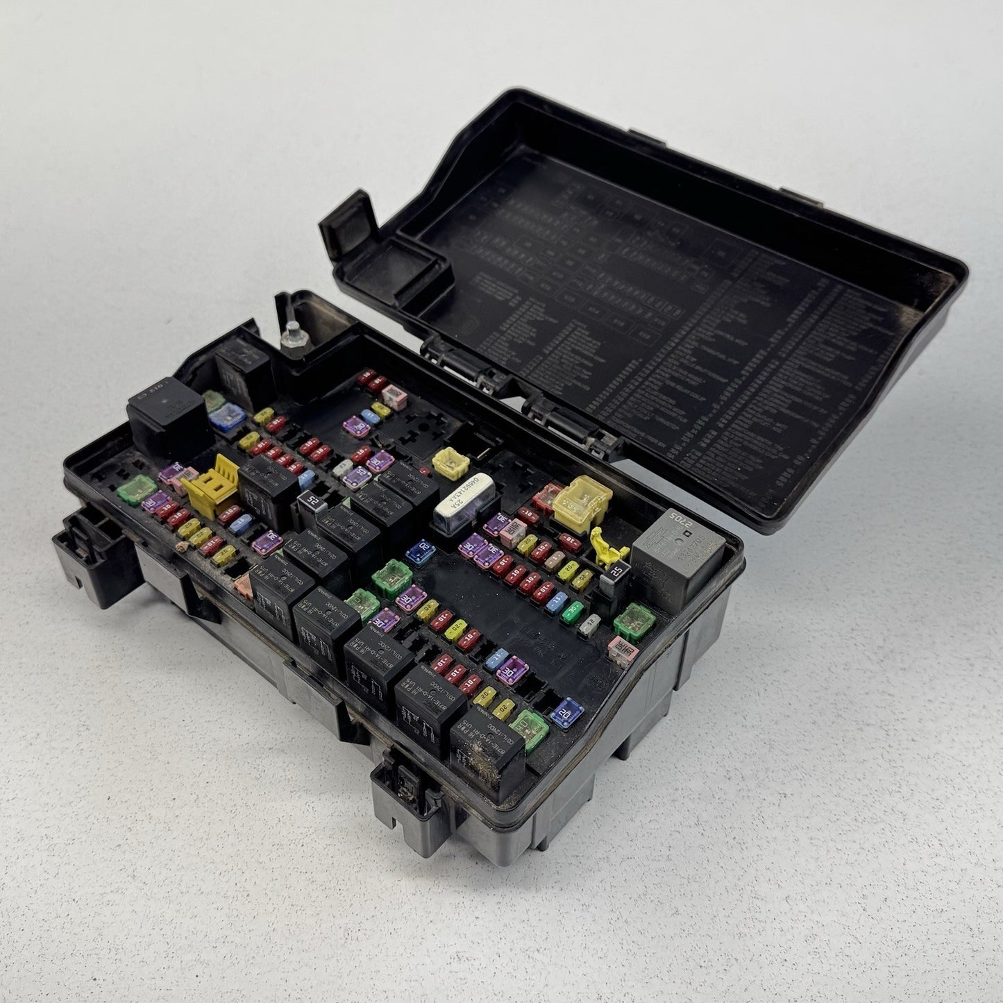 20-22 Ram 2500 3500 Intelligent Power Distribution Fuse Box 68437289AB OEM