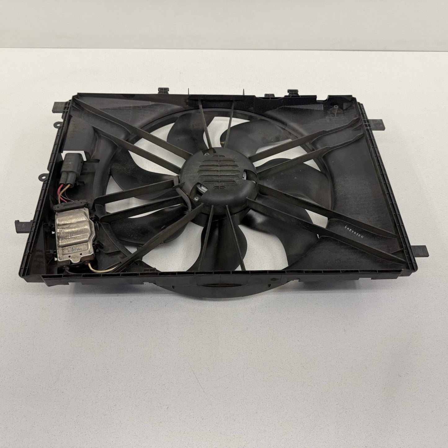 10-16 Mercedes W212 E350 Engine Radiator Cooling Fan Motor Shroud Assembly OEM
