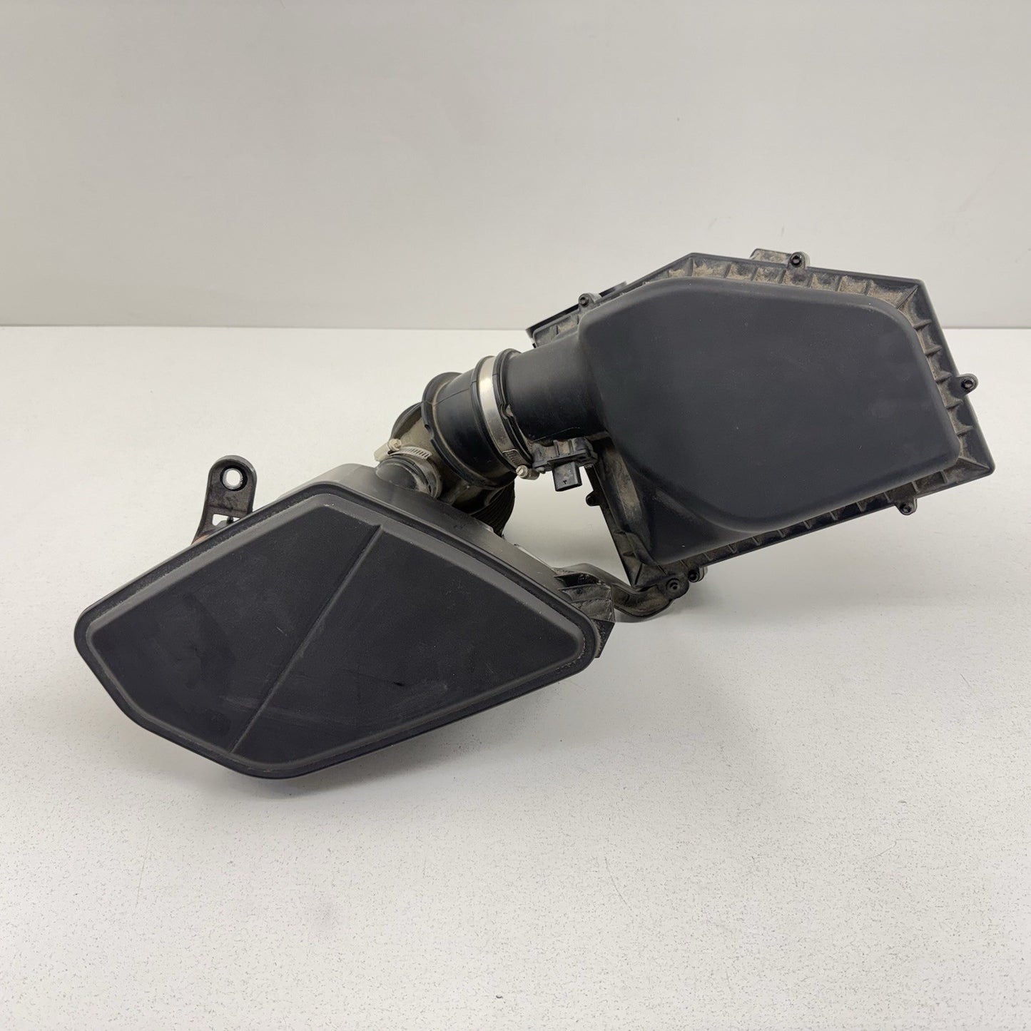 18-24 BMW G01 X3 B46 Air Cleaner Box Air Filter Intake Box W/ Resonator OEM