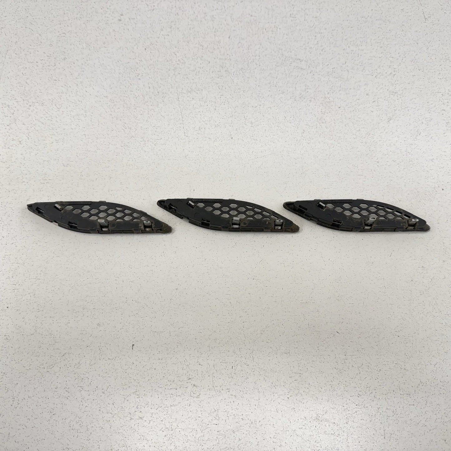 14-24 Maserati Ghibli Passenger Right Front Fender Vent Grill Trim Set OEM