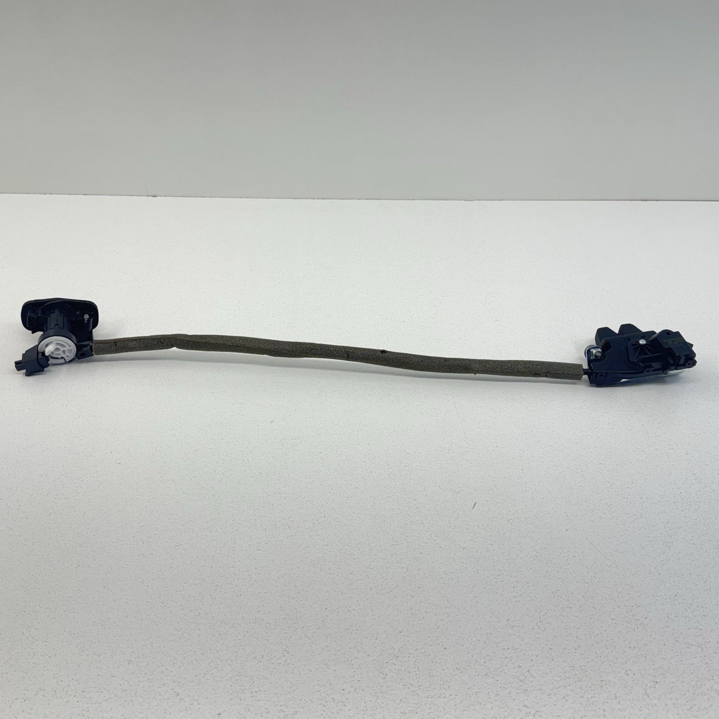 10-16 Mercedes W212 E350 Rear Trunk Lid Latch Lock Actuator 2047500185 OEM