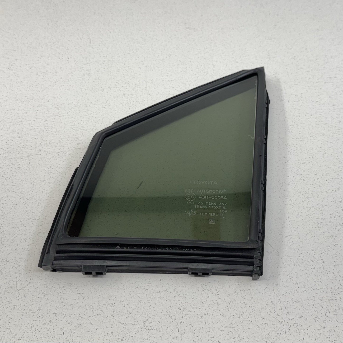 16-22 Toyota Prius / Prius Prime Driver Left Front Door Corner Window Glass OEM