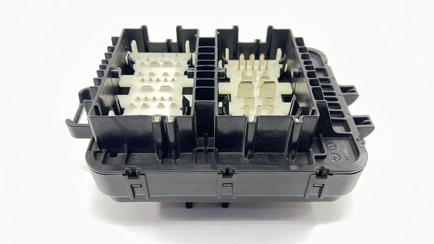 22-24 CADILLAC CT4 V BLACKWING CABIN FUSE RELAY JUNCTION BOX 84932405 OEM