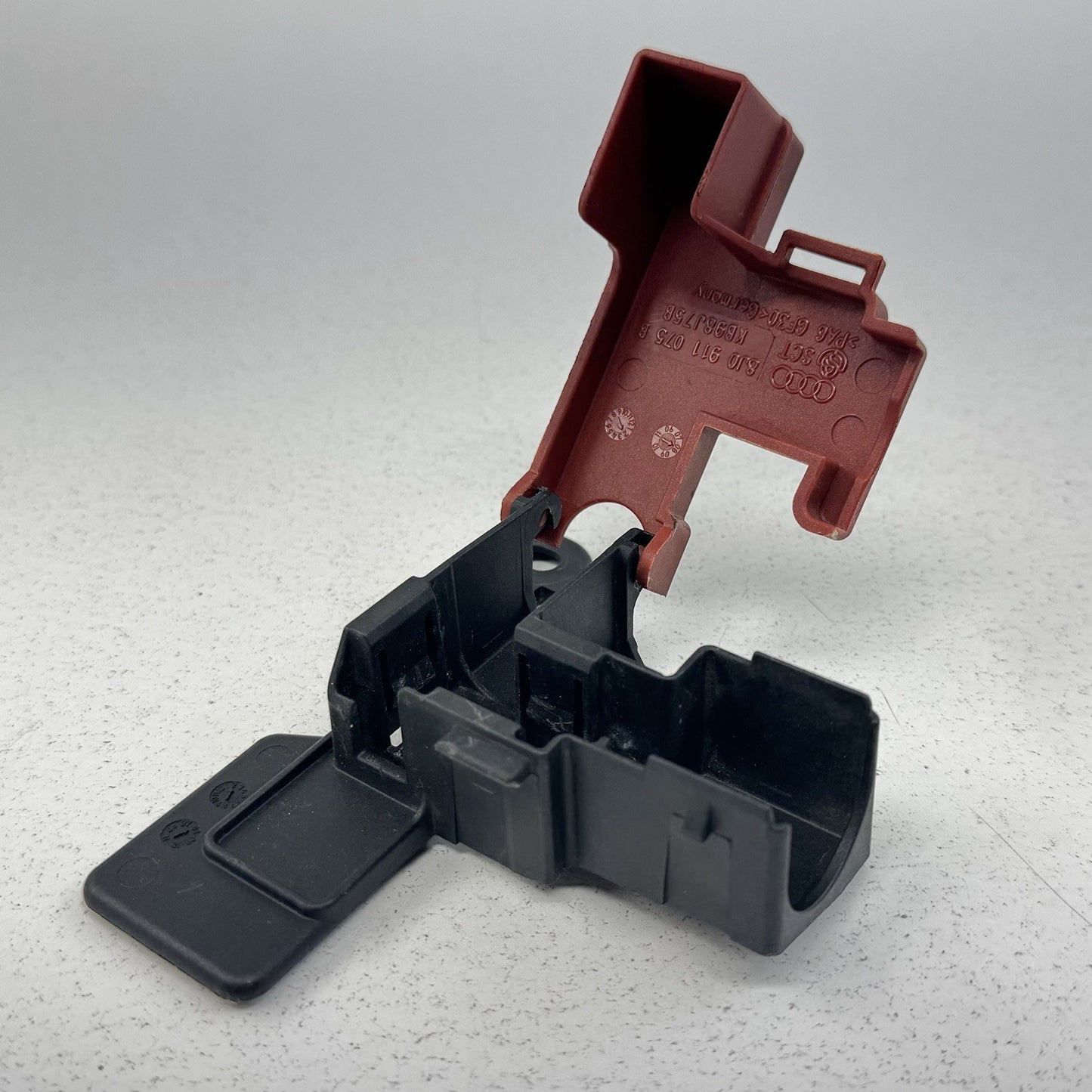 08-15 Audi TT Positive Battery Terminal End Link Cap 8J0911075B OEM